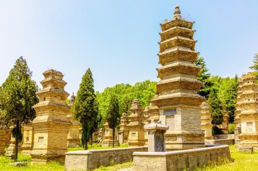 10 Luoyang A city in Henan Province, Luoyang is situated on the north bank of the Luo River and interchanged as the ancient capital city with Xian.