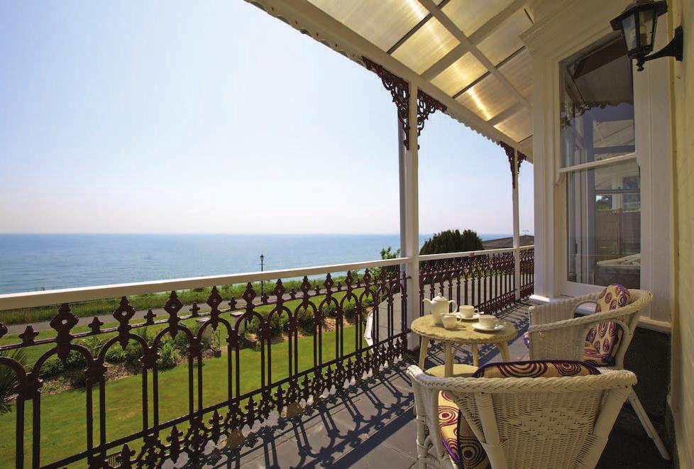 location The Clifton s privileged location on the cliff top offers an amazing sea view and