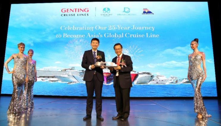 Tan Sri Lim, Chairman and Chief Executive Officer, Genting Hong Kong, presents the Guest of Honour, Mr.