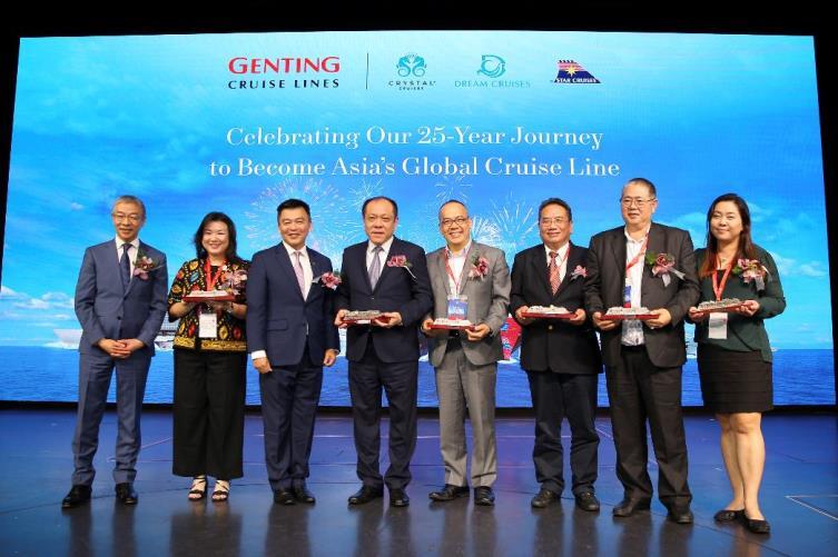 Strategic Travel Partners were presented with silver ship models of Dream Cruises. (L to R) Mr. Kent Zhu, President, Genting Cruise Lines, Ms.