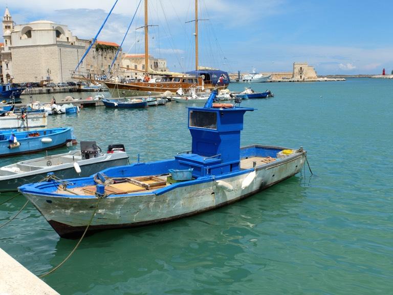 The harbour in Trani OVERVIEW 14-28 SEPTEMBER 2017 AUD 7,970 PER PERSON Since 2007, we ve been designing itineraries for people who are, like us, fascinated by Italy and believe that a holiday is