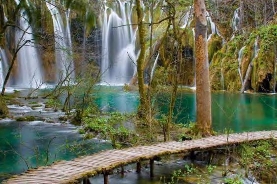 On this tour you will see one of the most beautiful natural phenomena in the world composed of sixteen lakes, connected by 92 waterfalls, which cascade through its picturesque surrounding.