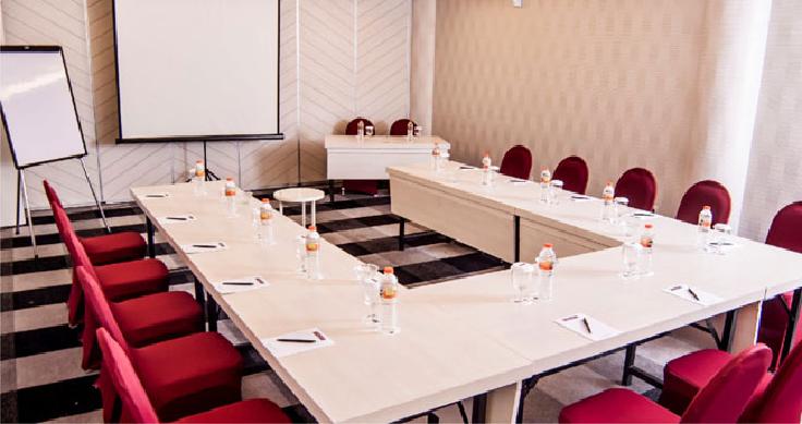 Onyx room Space meeting that have broad 25 M 2 with the capacity of 10 people.