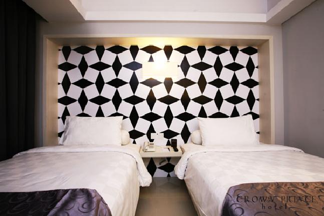 Jade room twin bed Extensive 22 sqm, JADE ROOM is a modern feature room with cozy extravagant minimalist concept.