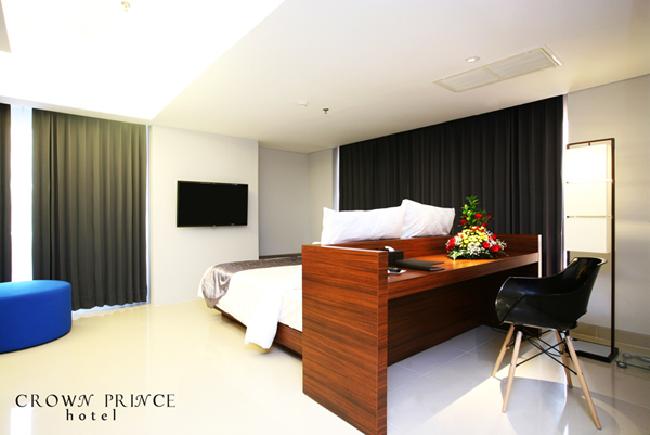 Alexandrite room Extensive 22 sqm, ALEXANDRITE ROOM is a modern feature room with cozy extravagant minimalist concept.