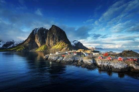Meals included: Breakfast, picnic lunch and Dinner Day 4 Self Exploration of Lofoten and a night with the Aurora Maestro Today we would recommend heading