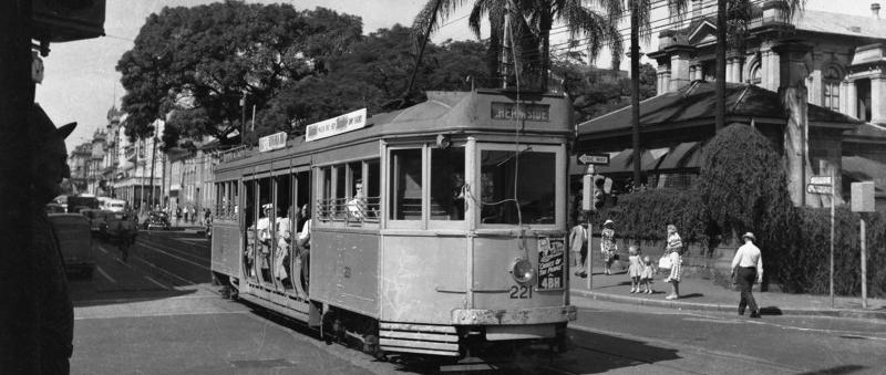 Now and Then - The 40th Anniversary of the closure of the Brisbane tram system by HILAIRE FRASER I n the last minutes of Sunday 13th April, 1969 Brisbane tramcar 534 entered Ipswich Rd Depot, now the