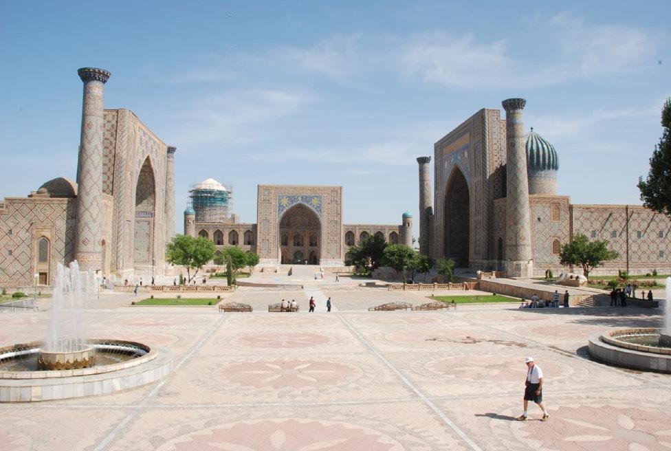 Being another Silk Road city, Shakhrisabz presents amazing monuments including Aq- Sarai ( White Palace ), Tamerlane's summer palace in the 1300s.