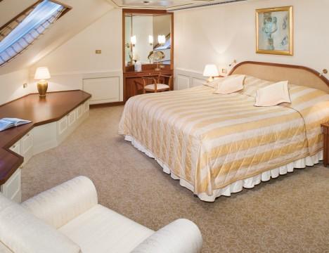 Unlimited free WIFI for guests sailing on select suite categories SUITES AND FARES Silversea's oceanview suites are some of the most spacious in luxury cruising.