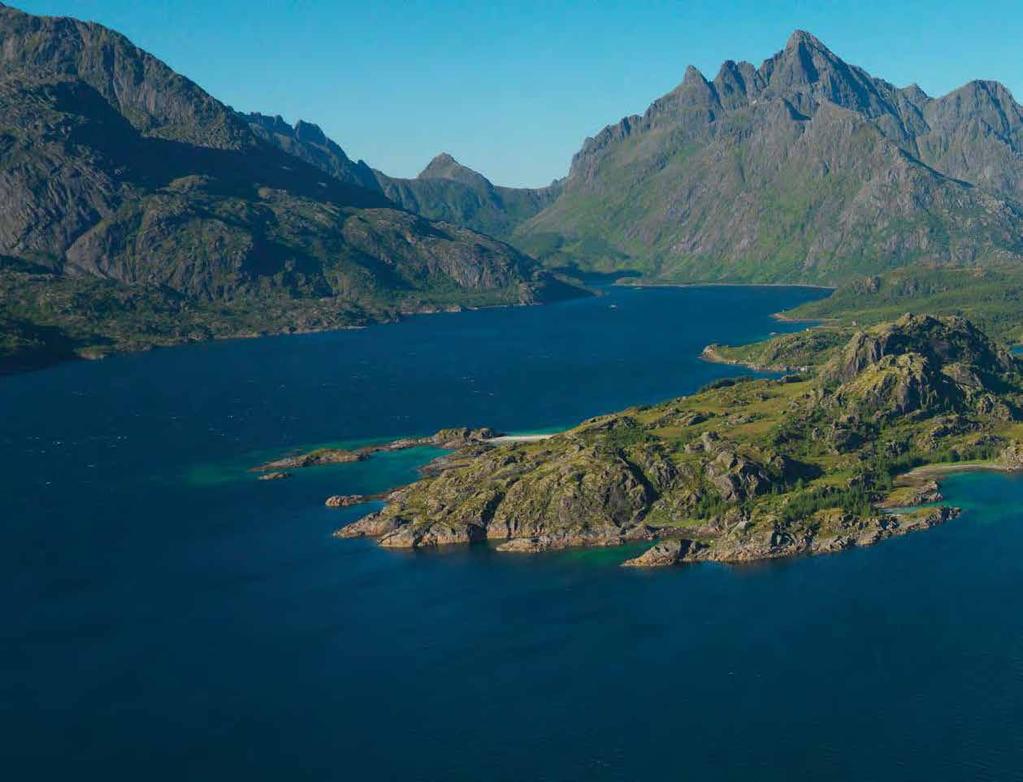 MAY AUGUST Sail with Hurtigruten in summer and experience nature at its most spectacular.