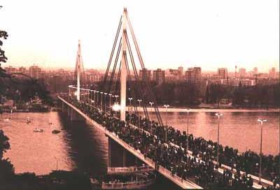 Most slobode was built in 1981, and destroyed at 19:55 on April 3 rd,1999. Fig. 5 Bridge of Freedom in 1981 Fig.