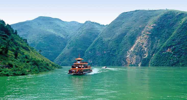 YANGTZE RIVER CRUISING Yangtze River Cruising Three Gorges