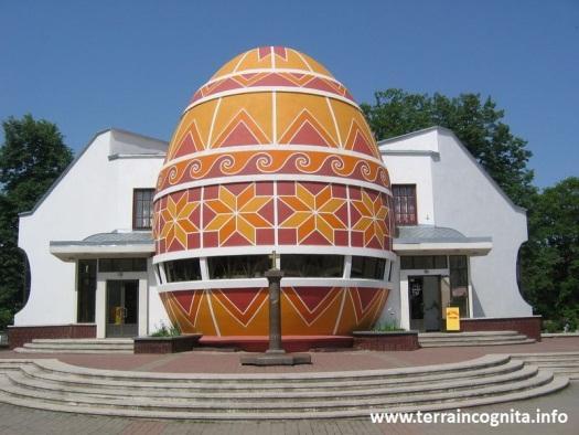 exhibitions of its kind in Ukraine), the eye-catching Pysanka Museum, show-casing the colourful, handprinted