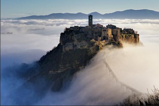 experiences. After visiting Orvieto city centre and its impressive cathedral in the morning, we will set off for Civita di Bagnoregio, «the city floating in the air» (22 kms from Orvieto).