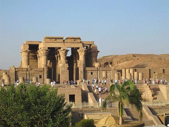 The cruise will sail in the evening towards Kom Ombo.