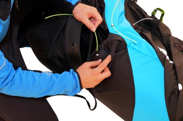 2.2.3- Inserting the reserve parachute Bring the bridle passage zipper slider to its Lycra pocket, which is located at the top of the harness behind the neck.