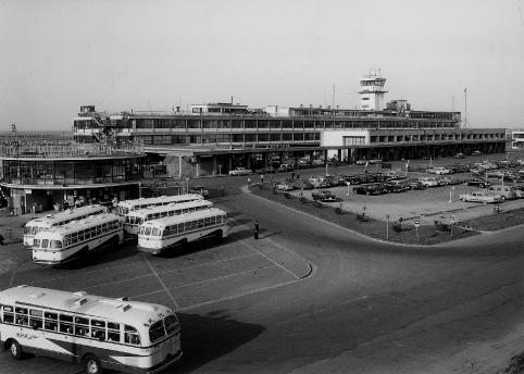 (2) Company History Haneda Airport was re-launched as Japanese air gateway after being returned by the U.S. in 1952.