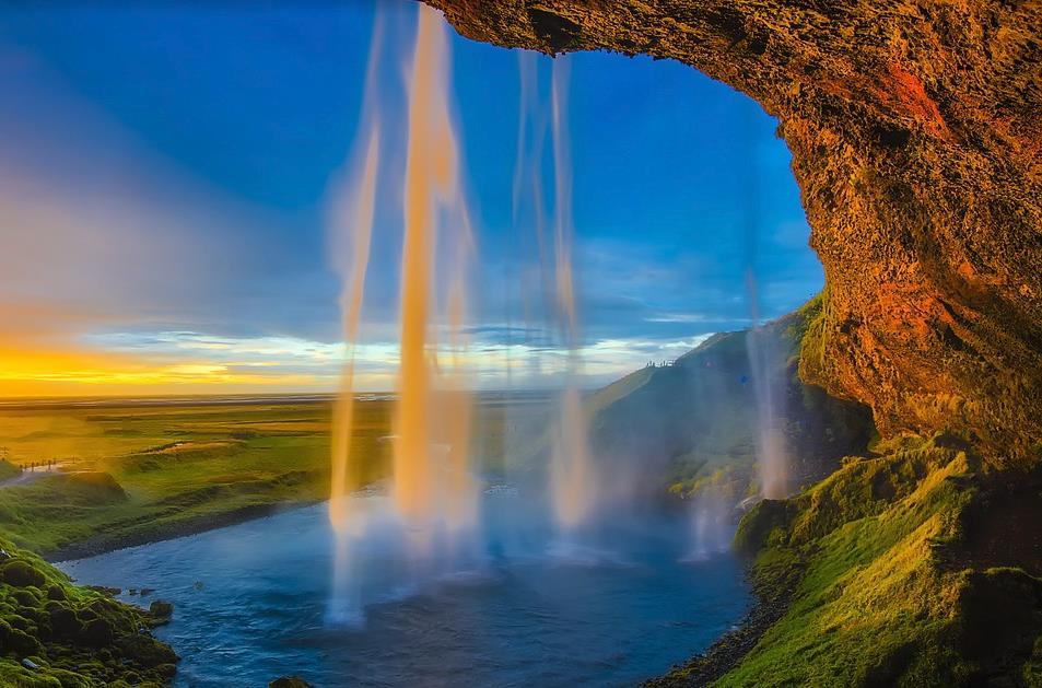 22 Explore The Terrain 23-24 Main Trek The Golden Circle. This is a day that you'll not forget in a hurry. Visit many of Iceland's natural wonders!
