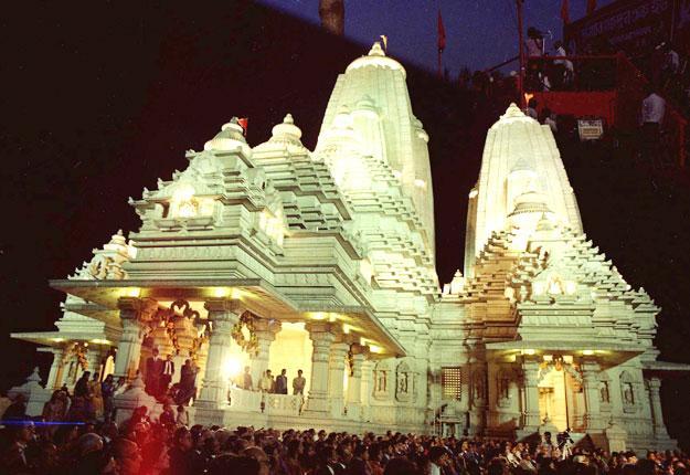 Glimpses from the City of Joy Birla Mandir in Kolkata is a Hindu temple built by the industrialist Birla family. The construction of the temple began in 1970.