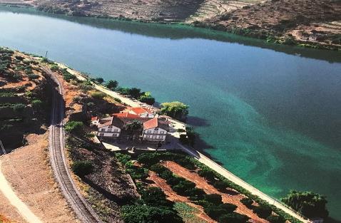 JUNE 19 WEDNESDAY DAY 5 DOURO Morning: 09h30 - Board our 3 yachts and set sail upriver to the stunning Quinta Vesúvio (3 hours) located in the Douro Superior.
