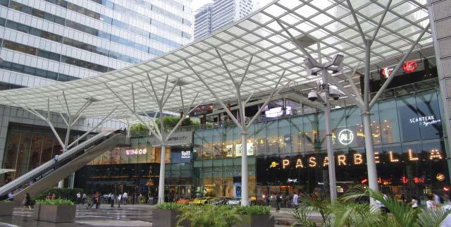 Savills World Research Singapore Briefi ng Retail sector SUMMARY Image: Suntec City, Temasek Boulevard With existing and new-to-market retailers continuing to take up new space selectively, there is