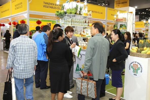 II. EXHIBITION RESULTS SEOUL FOOD As the most professional B2B show of the food 60,000 Total Attendance of Exhibitors 52,800 54,117 53,406 54,200 industry in Korea, SEOUL FOOD is reputed as the