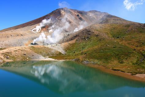 Asahidake is part of the Taisetsuzan National Park, which is the largest National Park in Japan, consisting of three volcanic mountain groups.