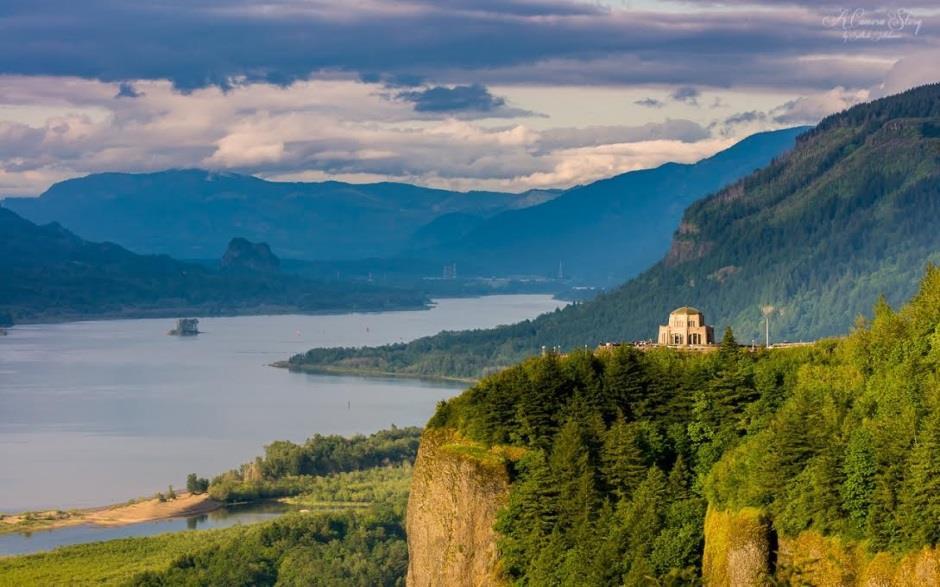 NORTH/WEST DAZE TOUR INFORMATION Columbia Gorge Scenic Tour August 15, 2019 10:45 am Meet in front of Al Kader Shrine Center to Board the Bus Depart 11:00 am 4:00 pm Price: $45 (Includes box lunch)