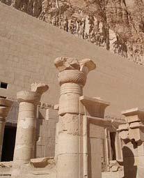 THE ARCHAIC PERIOD Stone columns in Greek