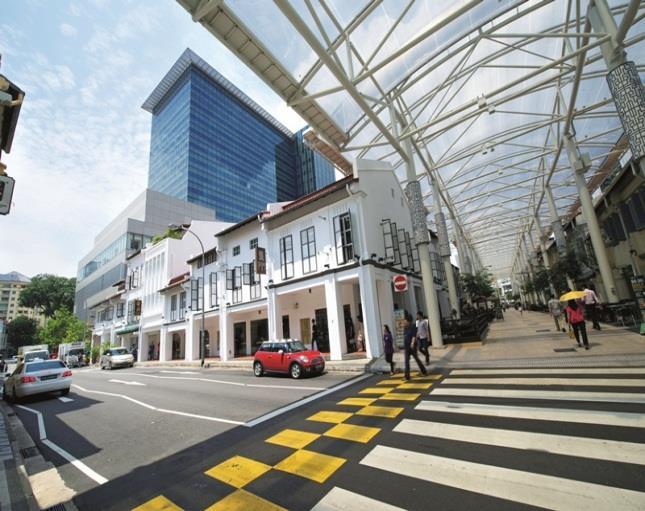 The area along Nankin Mall had been revitalised with the construction of a covered linkway following the completion of the China Square Precinct Master Plan in FY2013.