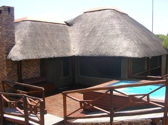 Kudubessie & Gemsbok : 8-sleeper units (Thatched Log/Canvas Cabin) Are the perfect safari tented camps for groups of friends or the larger family.