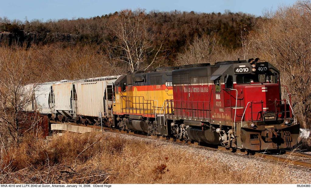 Missouri & Northern Arkansas 4010 with Lease Locomotive Partners 2040 heads south after switching at Guion, Arkansas, in January 2006.