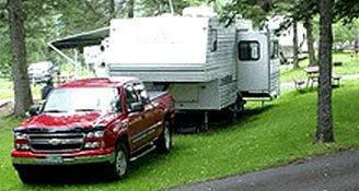 Can accommodate RVs up to 44 Wi-Fi, restrooms, showers, laundry, LP, camp store, restaurant Rate: $29-$49 White Mountains Santa s Village Mt. Washington Auto Road Mt.