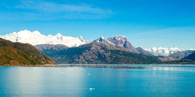 DAY 16 Waters of Patagonia Location: At sea The expedition continues north through the fabled waters of Patagonia.