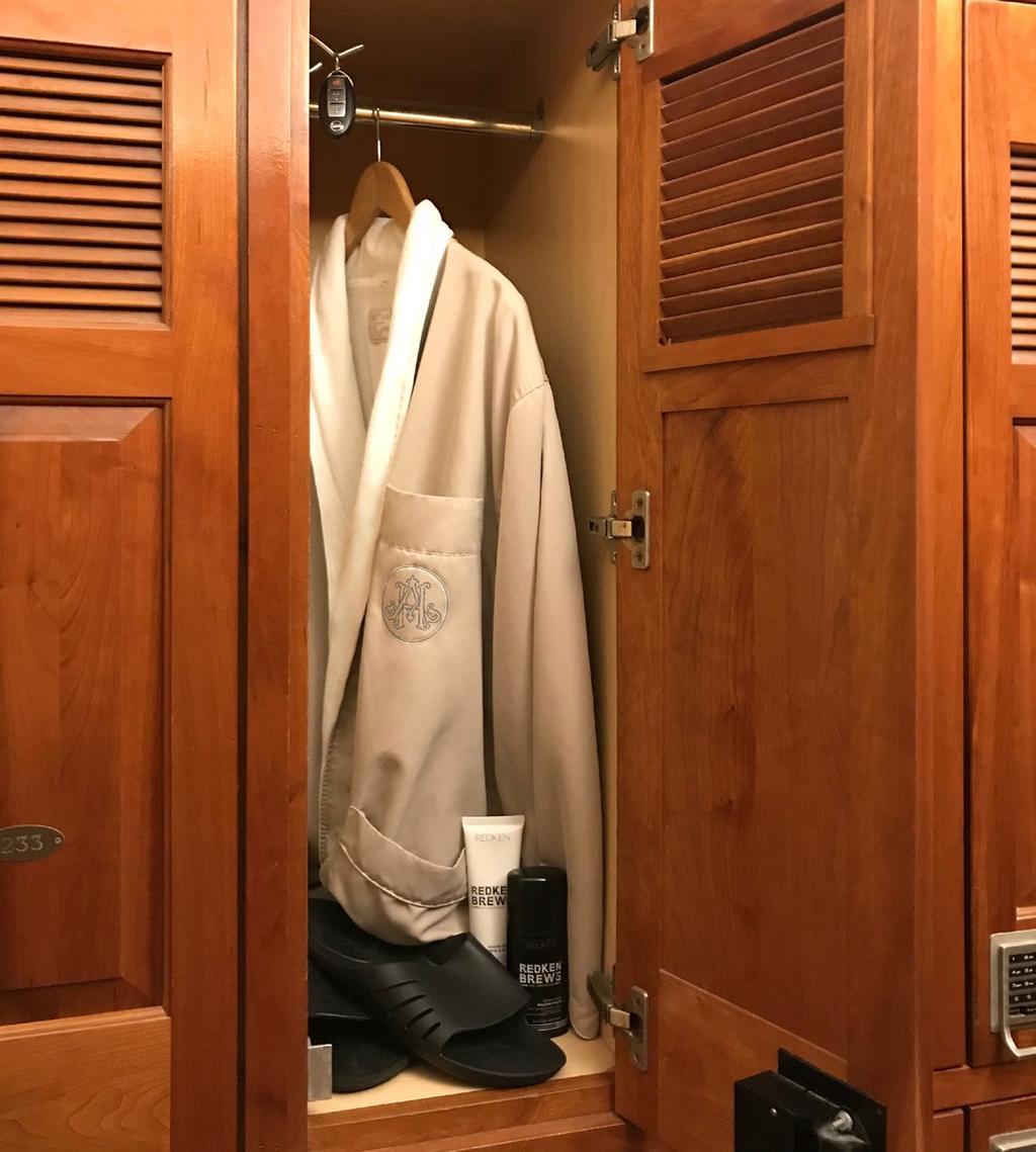 AMENITIES (Continued) LUXURY LOCKER ROOMS The Spa offers special amenities such as plush spa robes and slippers, beauty and grooming supplies, private lockers and quiet changing rooms.