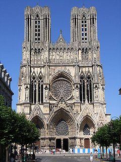 unique cultural sights (Amiens to St-Valery-sur-Somme) We will cruise the beautiful Canal de la Somme and arrange visits to