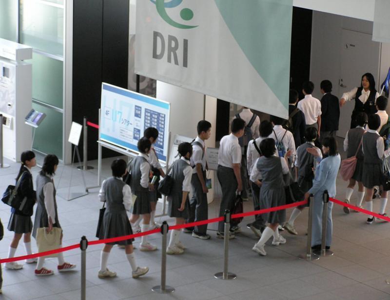 3-1) Human resource development at DRI DRR Education through Museum Exhibit World s Largest DRR Educational Museum Around 500,000 visitors every year to learn Kobe