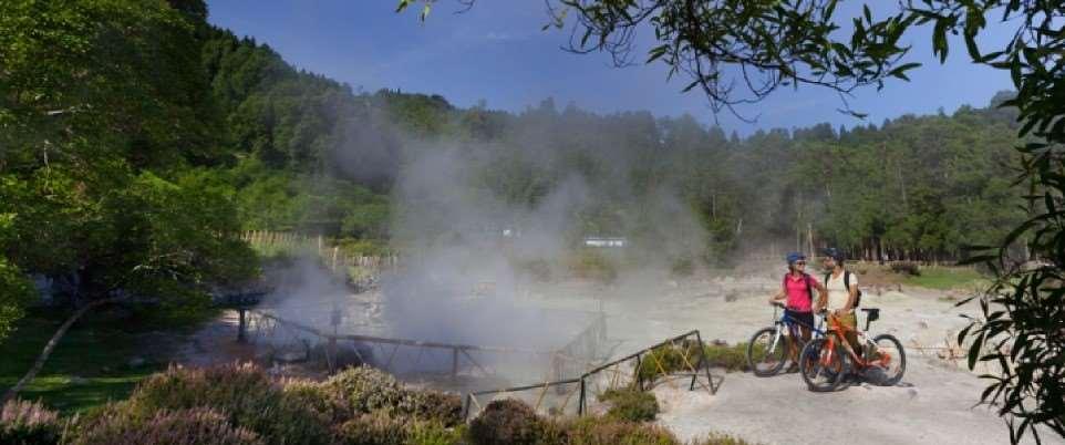 2. Mountain Bike Tour in Furnas Thematic Tour - Full Day 3h00 15 Km Medium On this tour we feel and experience the volcanic origins of the Island in Furnas, a magical place.