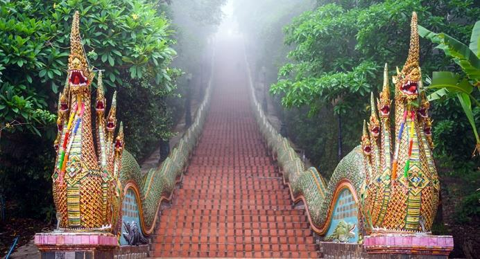 Built in the early 19th Buddhist century, the beauty of Wat Phra That Doi Suthep is marked by seven -headed serpent statues that line the stairs to the temple where a Chiang Saen style golden pagoda