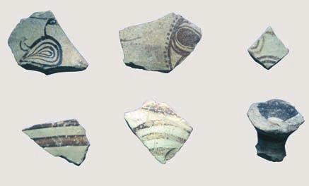 (Photo A. Vlachopoulos) Fig. 4. Selection of Late Mycenaean sherds from the 12th century BC (Late Helladic IIIC period), decorated with birds, rosette in circle, arcs and bands.