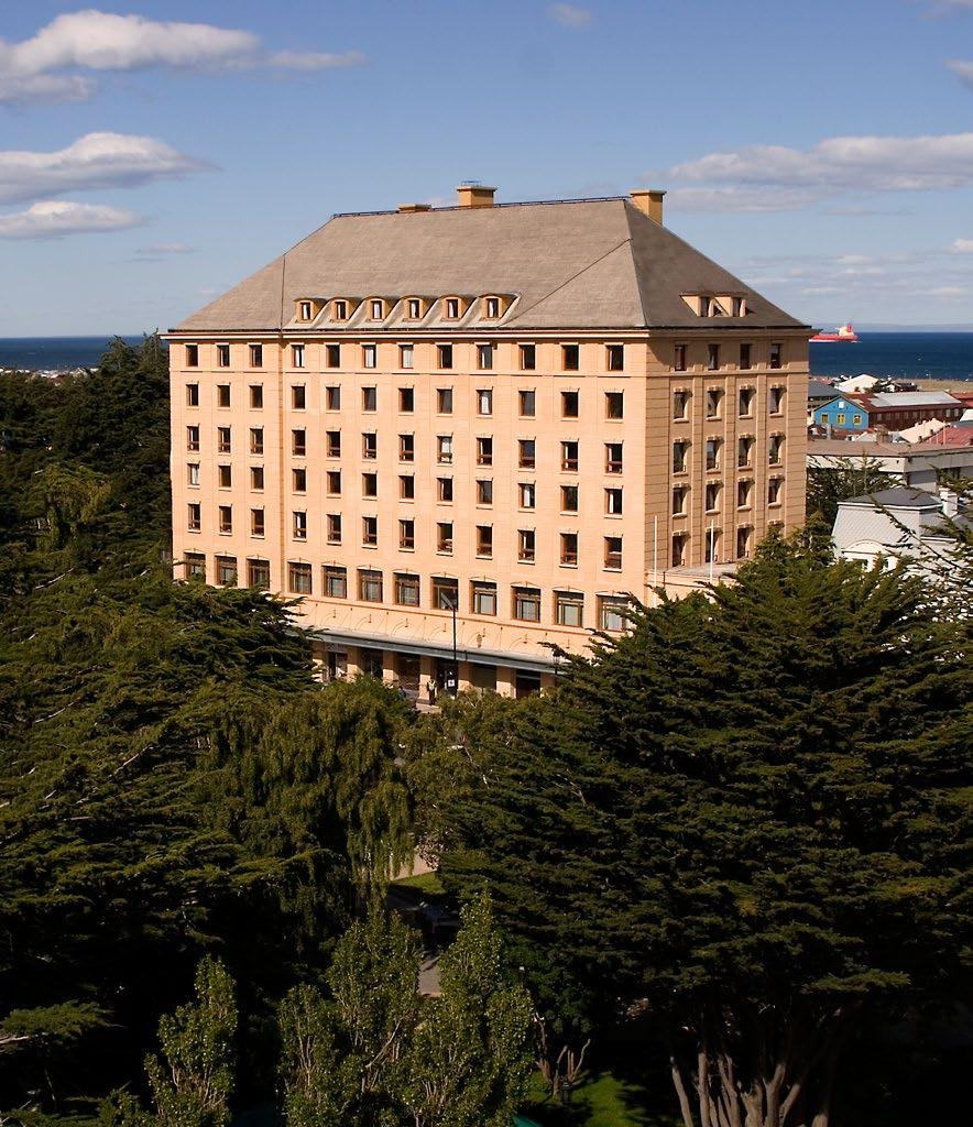 With a single check-in you will ensure that the hotel room for your extra night in Punta Arenas is the same as that included in your air-cruise itinerary.