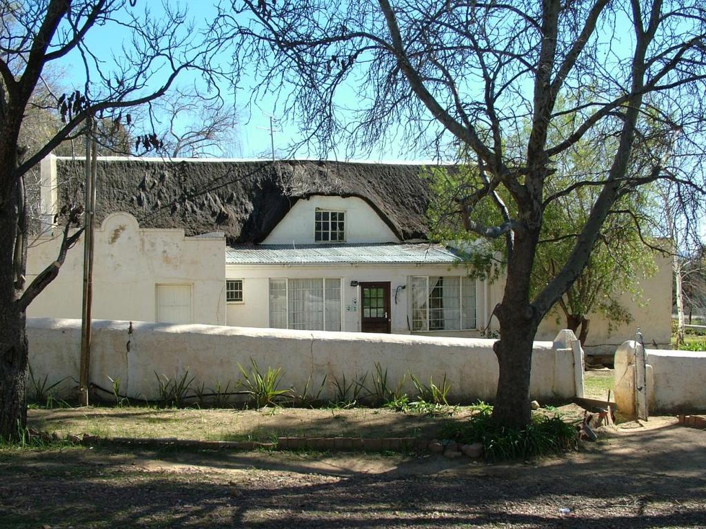 By the time VOC loan farms were converted to perpetual quit rent, it was in the hands of Petrus Ludovic du Toit and it is thought that he built the present house.