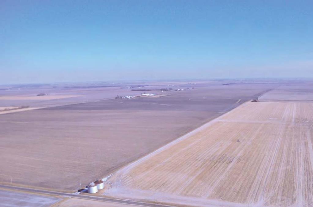 Northwestern Macoupin County, agricultural land use dominates the visual landscape in the eastern portion of Segment 2 Segment 3 begins in the predominately flat and heavily farmed landscape noted in