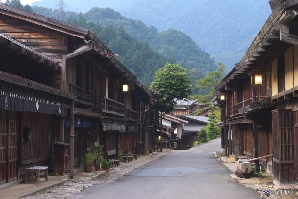 Tsumago & Magome Tsumago was once a post town on the old Nakasendo highway linking the ancient capital of Kyoto with Matsumoto.