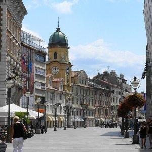 Rijeka Trsat- Kastav Rijeka Rijeka is the seat of the Primorsko-goranska County, a region which consists of an unusual link between the sea and mountains extending to the Mount Učka across to the