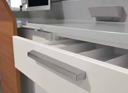 easier than single wall frames with open roll rails. Our standard fully-extensible drawers ensure a clear overview of their contents. Soft-closing on request.