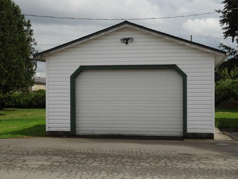 Garage - +/- 432 sq.ft.