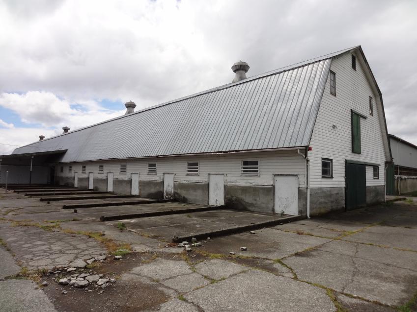 distribution/sales area to the northeast Barn #2 +/- 9,000 sq.