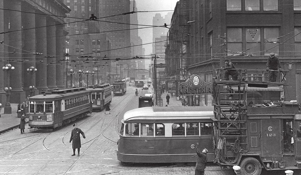 View looking east on Madison at linton, circa 944. Several hicago Surface Lines streetcars built by the Pullman ompany in 908 are lined up in front of the hicago & North Western station.