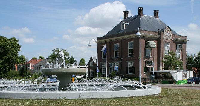 Hoofddorp Hoofddorp is the main town of the Haarlemmermeer, 20 km south-west of Amterdam.